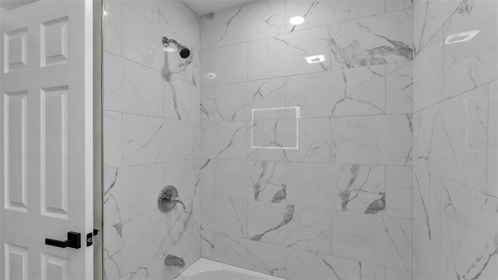 For Sale: $265,000 (4 beds, 2 baths, 1384 Square Feet)