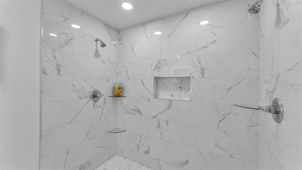 For Sale: $265,000 (4 beds, 2 baths, 1384 Square Feet)