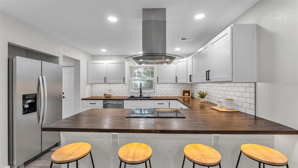 For Sale: $265,000 (4 beds, 2 baths, 1384 Square Feet)