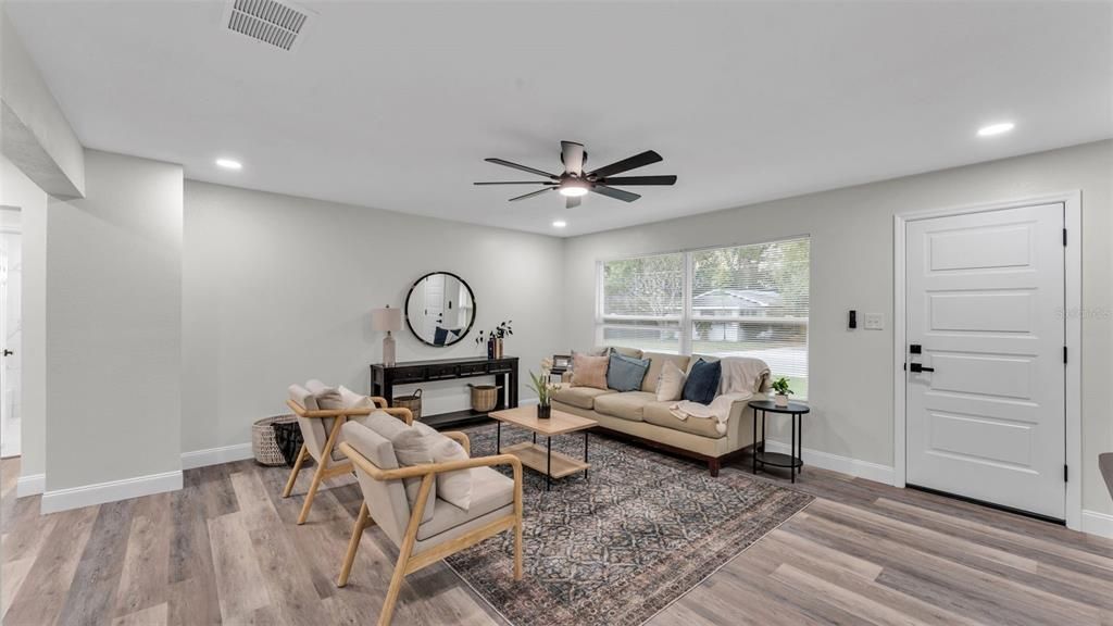 For Sale: $265,000 (4 beds, 2 baths, 1384 Square Feet)