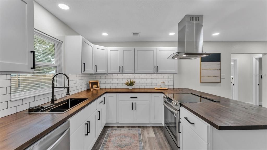 For Sale: $265,000 (4 beds, 2 baths, 1384 Square Feet)