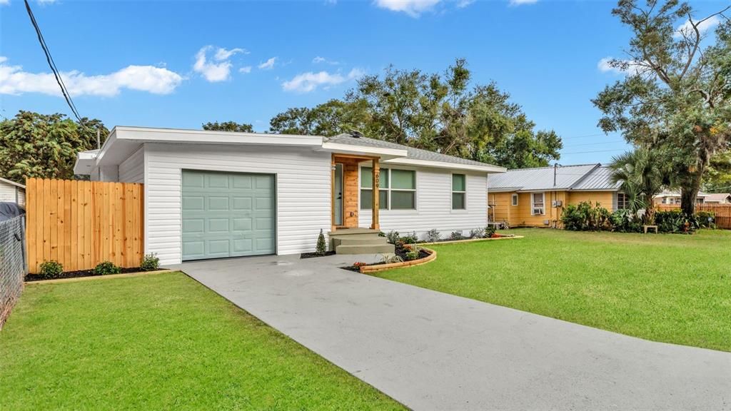 For Sale: $265,000 (4 beds, 2 baths, 1384 Square Feet)