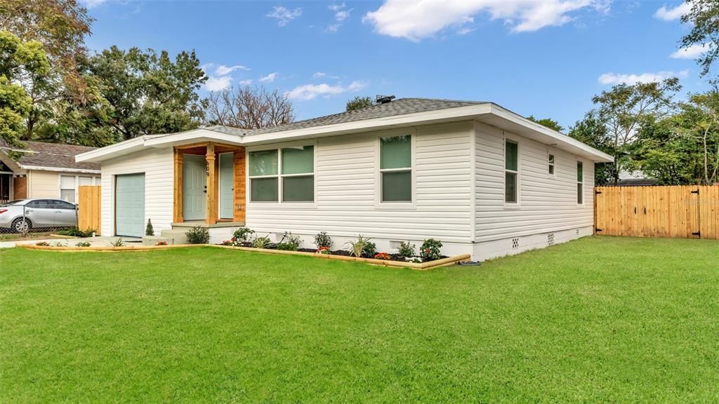 For Sale: $265,000 (4 beds, 2 baths, 1384 Square Feet)