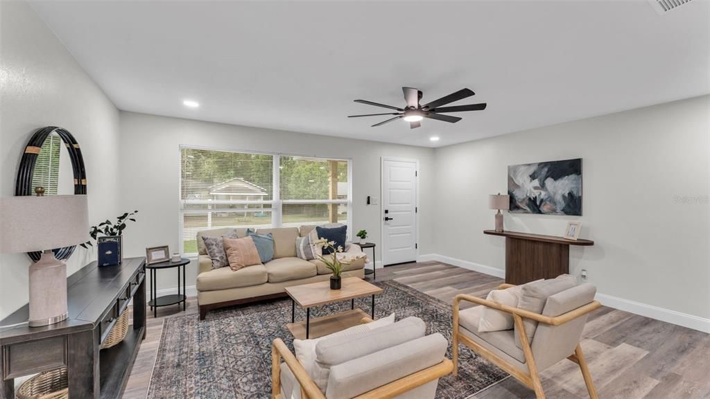 For Sale: $265,000 (4 beds, 2 baths, 1384 Square Feet)