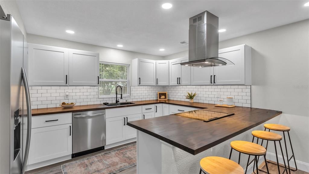 For Sale: $265,000 (4 beds, 2 baths, 1384 Square Feet)