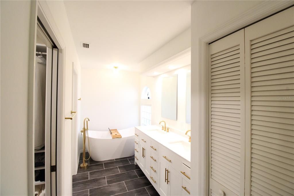 For Rent: $2,600 (3 beds, 2 baths, 1998 Square Feet)