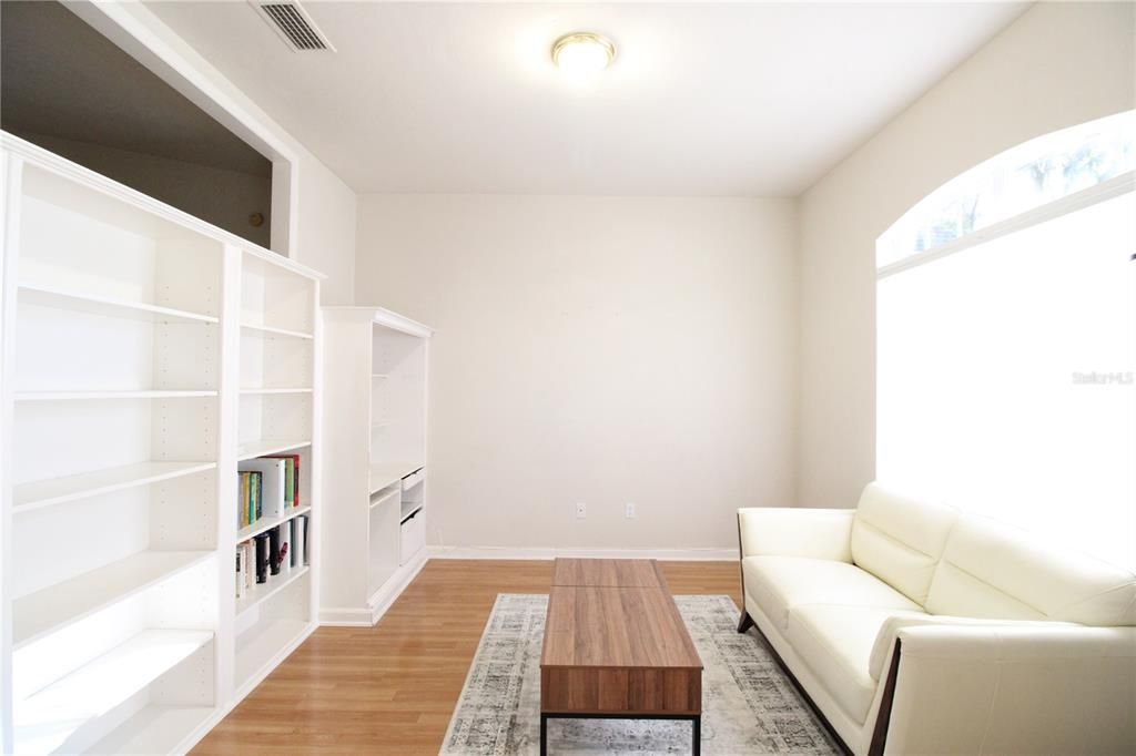 For Rent: $2,600 (3 beds, 2 baths, 1998 Square Feet)