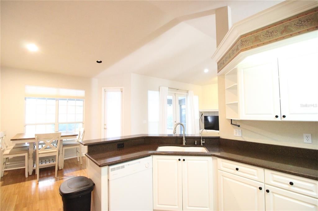 For Rent: $2,600 (3 beds, 2 baths, 1998 Square Feet)