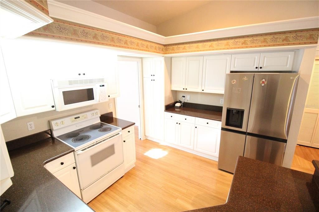 For Rent: $2,600 (3 beds, 2 baths, 1998 Square Feet)