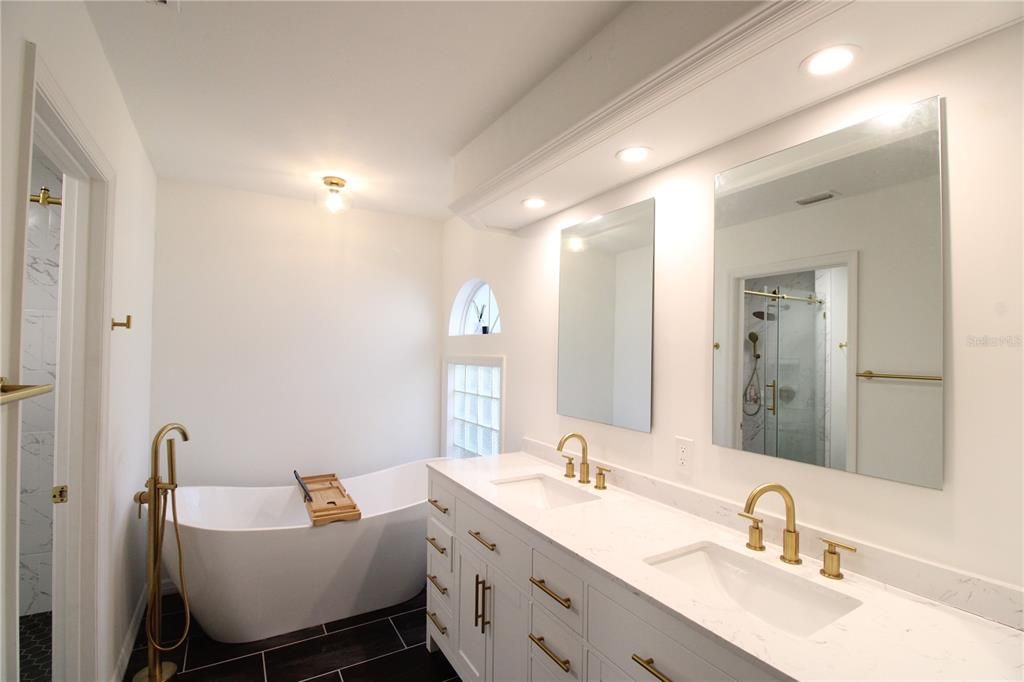 For Rent: $2,600 (3 beds, 2 baths, 1998 Square Feet)