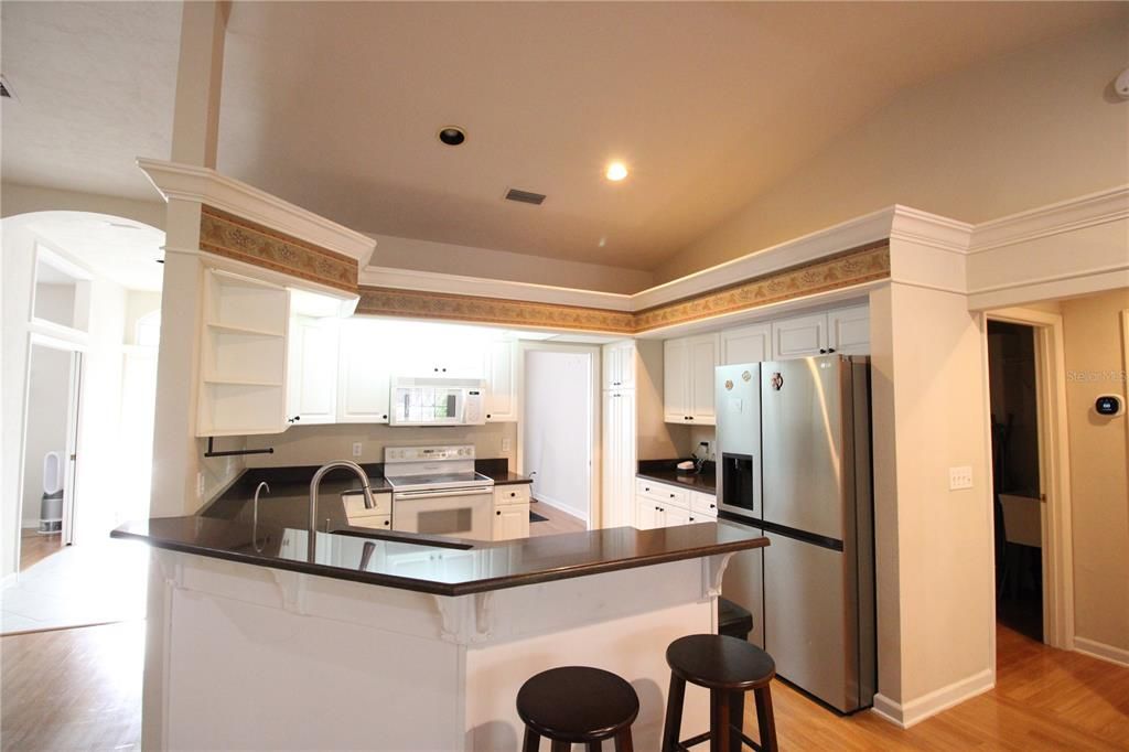 For Rent: $2,600 (3 beds, 2 baths, 1998 Square Feet)