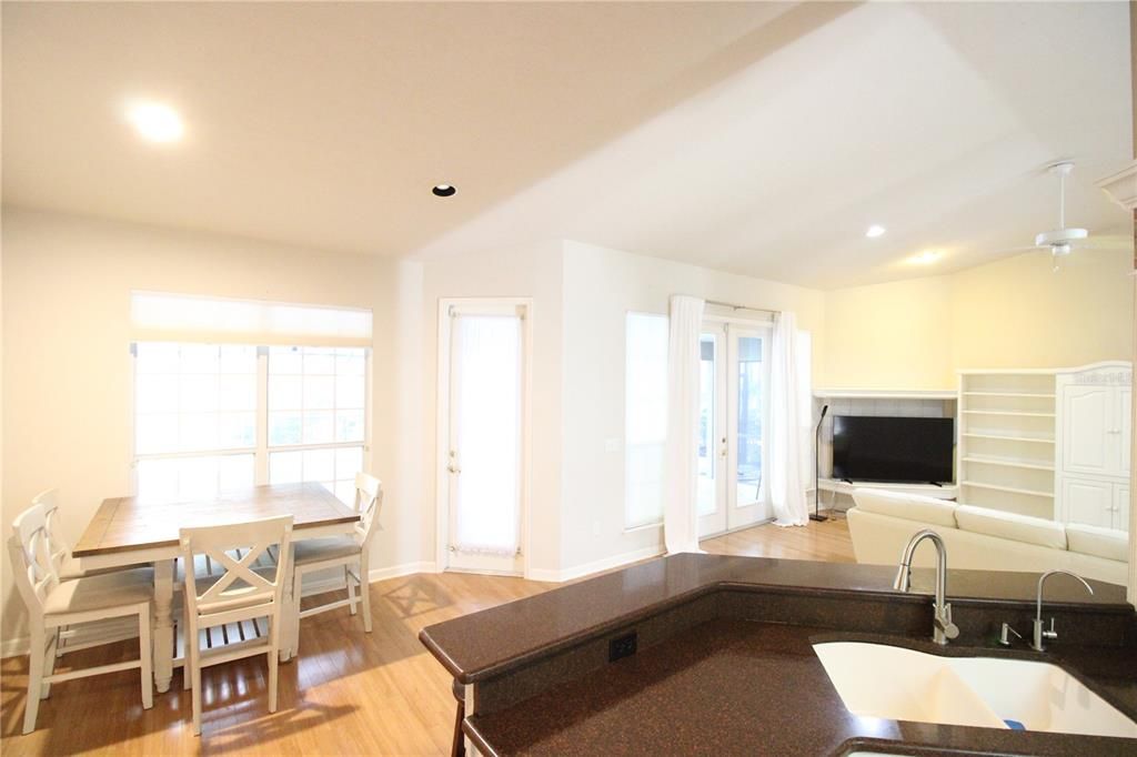 For Rent: $2,600 (3 beds, 2 baths, 1998 Square Feet)