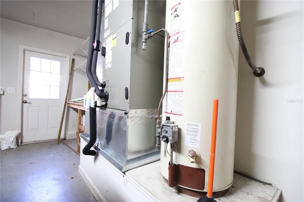 For Rent: $2,600 (3 beds, 2 baths, 1998 Square Feet)