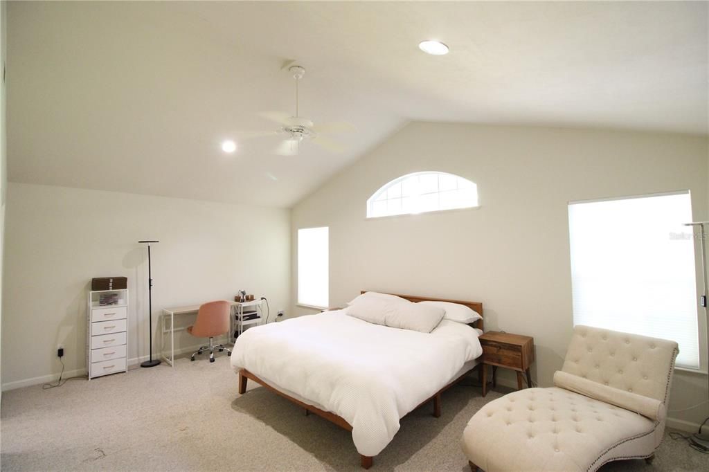 For Rent: $2,600 (3 beds, 2 baths, 1998 Square Feet)