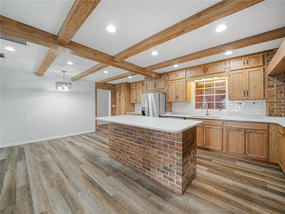 En Venta: $549,900 (6 camas, 3 baños, 3711 Pies cuadrados)