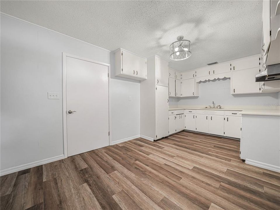 En Venta: $549,900 (6 camas, 3 baños, 3711 Pies cuadrados)