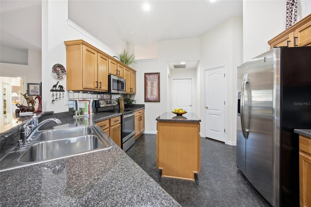 На продажу: $325,000 (3 спален, 2 ванн, 1968 Квадратных фут)