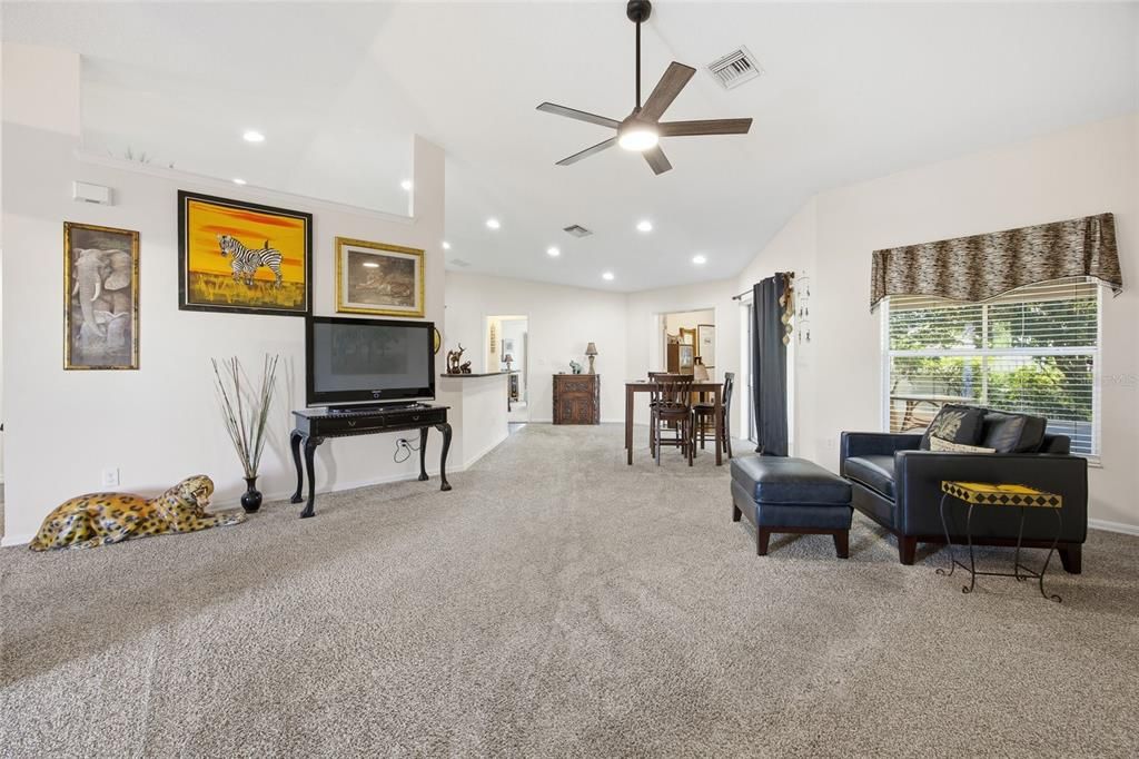 На продажу: $325,000 (3 спален, 2 ванн, 1968 Квадратных фут)