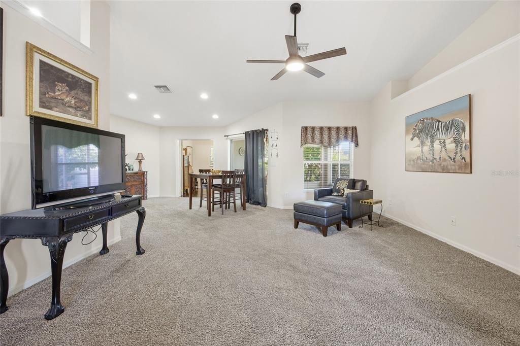 На продажу: $325,000 (3 спален, 2 ванн, 1968 Квадратных фут)