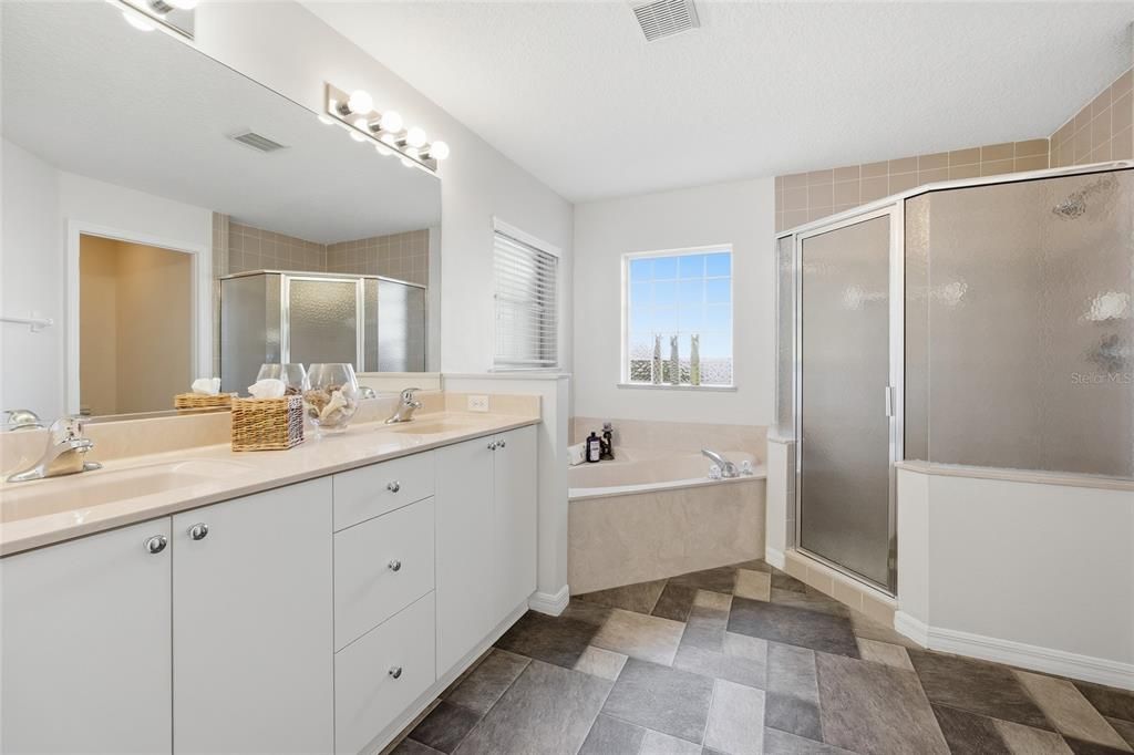 На продажу: $325,000 (3 спален, 2 ванн, 1968 Квадратных фут)