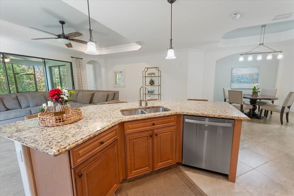 待售: $799,000 (4 贝兹, 2 浴室, 2248 平方英尺)