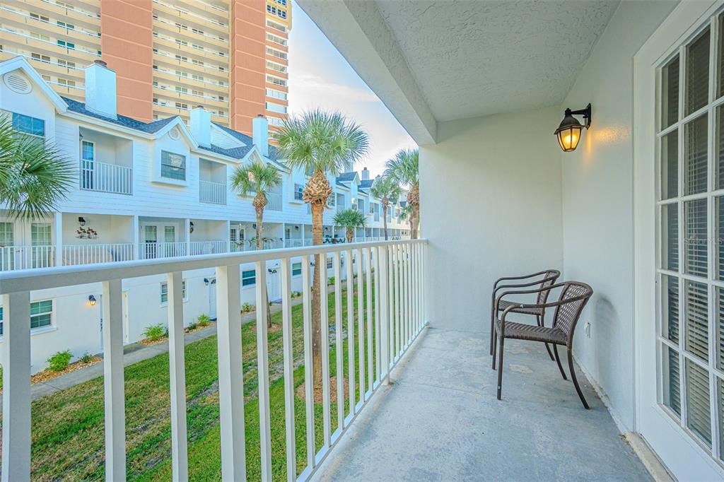 For Sale: $525,000 (2 beds, 2 baths, 1237 Square Feet)