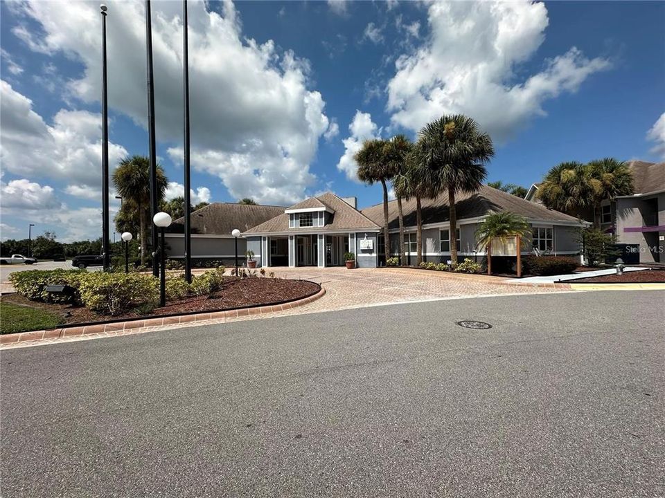 For Rent: $1,700 (2 beds, 1 baths, 635 Square Feet)