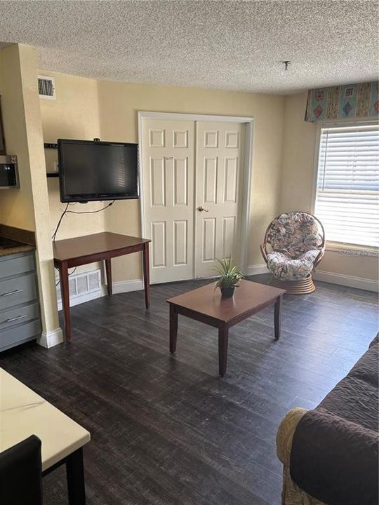 For Rent: $1,700 (2 beds, 1 baths, 635 Square Feet)