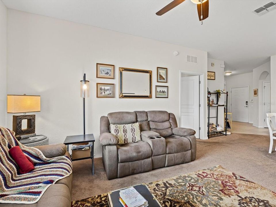 For Sale: $204,900 (3 beds, 2 baths, 1384 Square Feet)