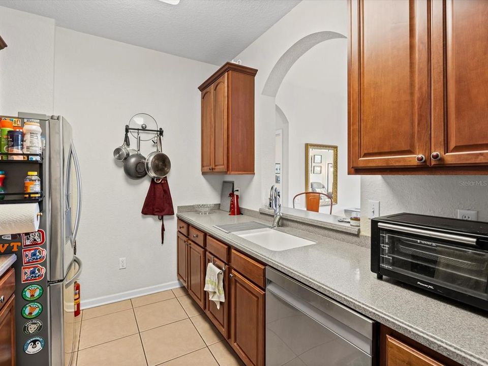 For Sale: $204,900 (3 beds, 2 baths, 1384 Square Feet)