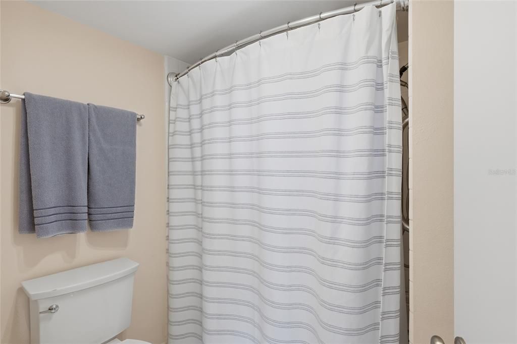 待售: $650,000 (2 贝兹, 2 浴室, 1235 平方英尺)