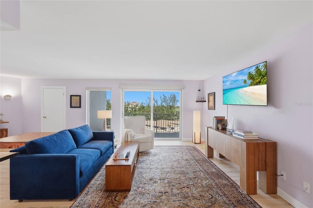 待售: $650,000 (2 贝兹, 2 浴室, 1235 平方英尺)