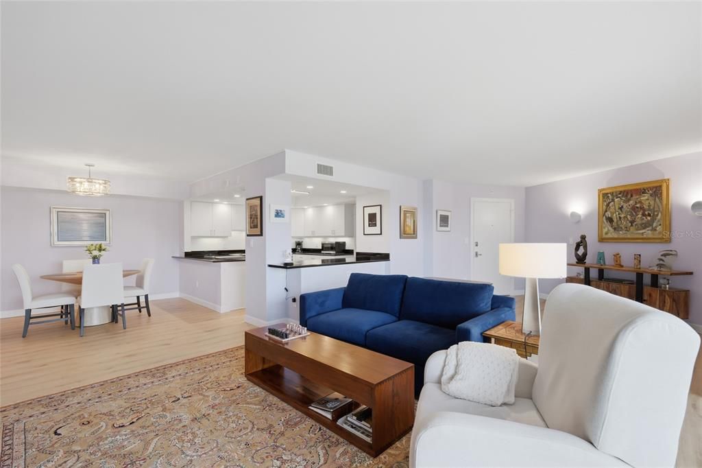 待售: $650,000 (2 贝兹, 2 浴室, 1235 平方英尺)