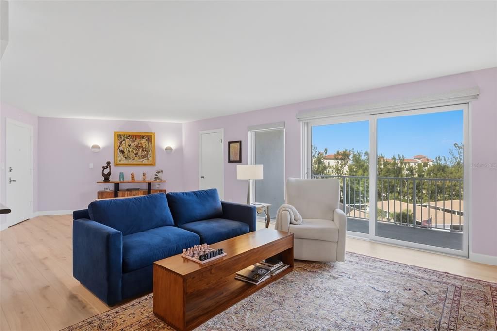 待售: $650,000 (2 贝兹, 2 浴室, 1235 平方英尺)