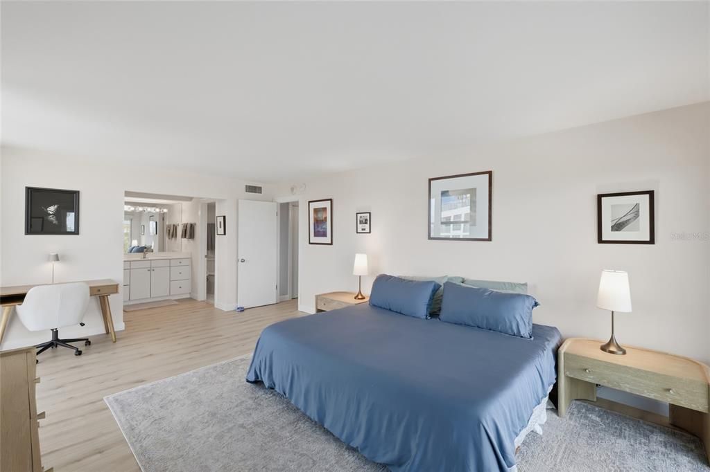 待售: $650,000 (2 贝兹, 2 浴室, 1235 平方英尺)