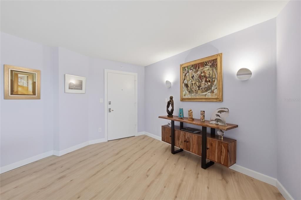 待售: $650,000 (2 贝兹, 2 浴室, 1235 平方英尺)