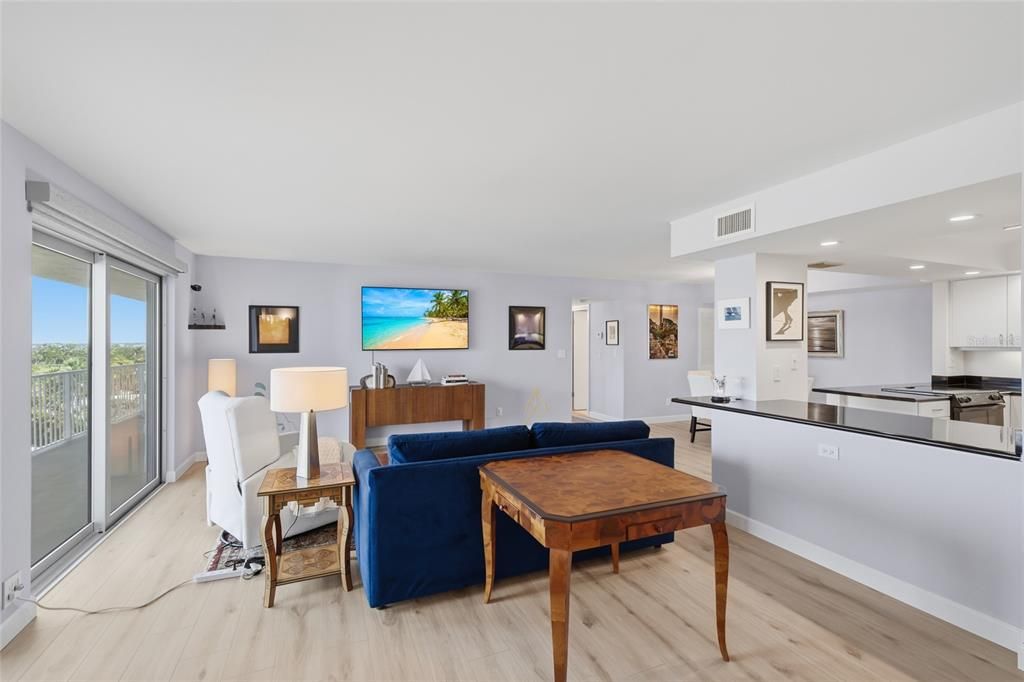 待售: $650,000 (2 贝兹, 2 浴室, 1235 平方英尺)