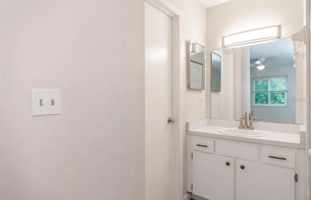 For Rent: $1,450 (2 beds, 2 baths, 864 Square Feet)