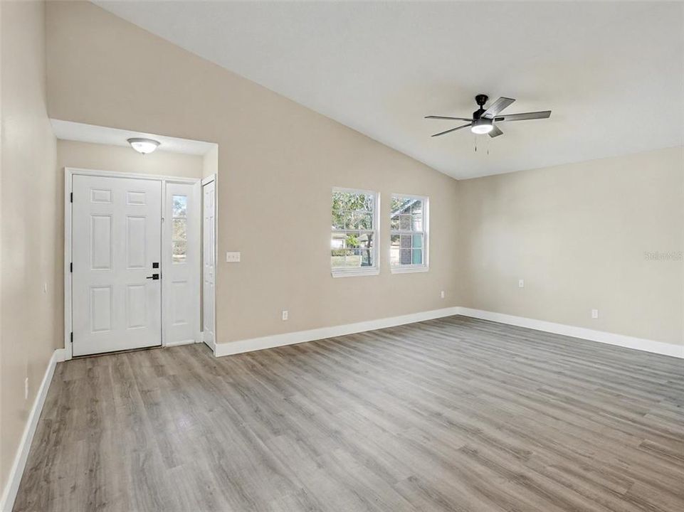 En Venta: $399,000 (3 camas, 2 baños, 1592 Pies cuadrados)