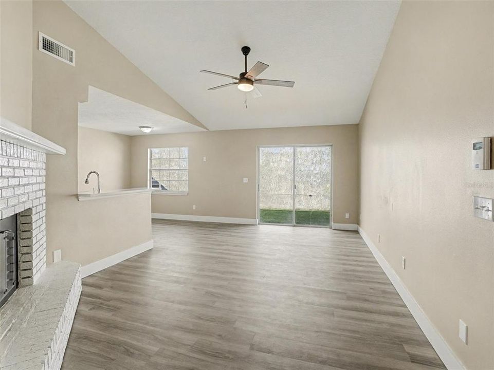 En Venta: $399,000 (3 camas, 2 baños, 1592 Pies cuadrados)