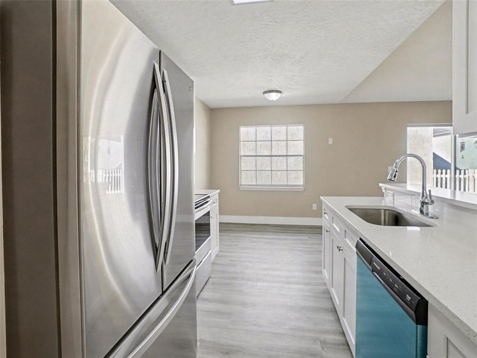 En Venta: $399,000 (3 camas, 2 baños, 1592 Pies cuadrados)