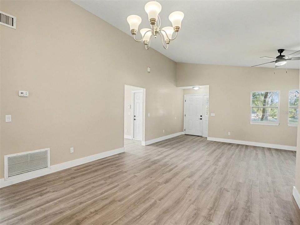 En Venta: $399,000 (3 camas, 2 baños, 1592 Pies cuadrados)