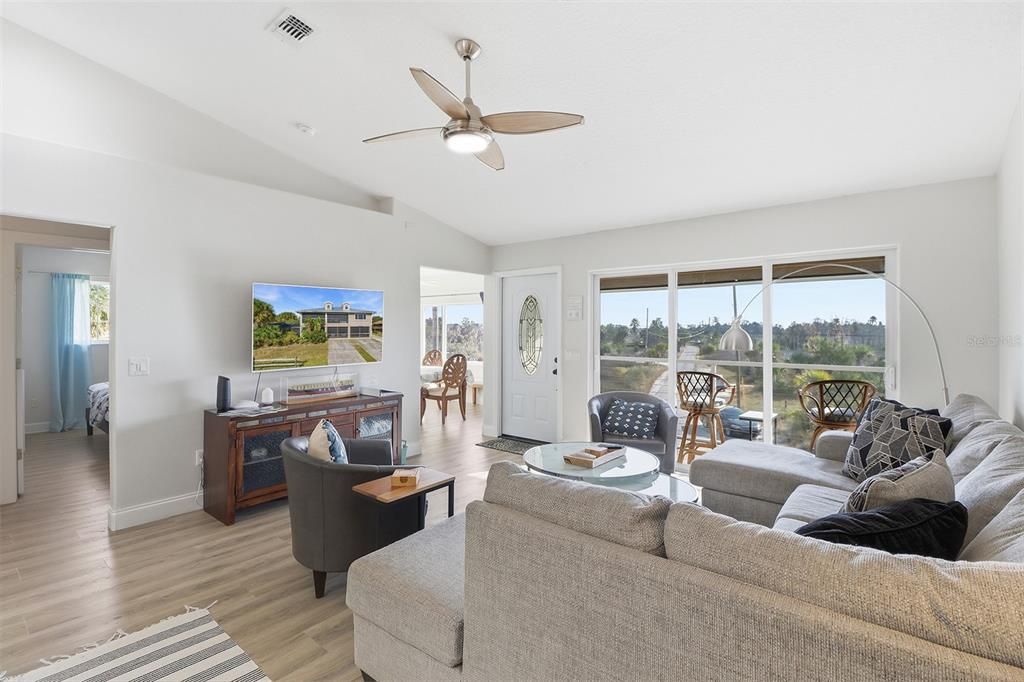 На продажу: $989,000 (3 спален, 3 ванн, 2044 Квадратных фут)