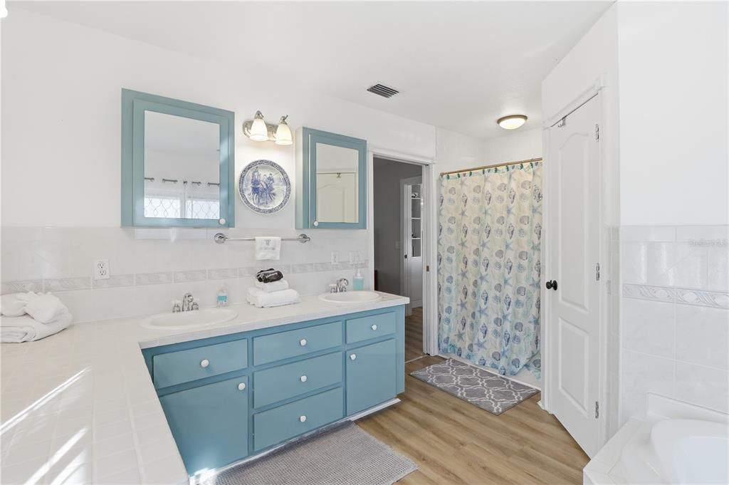 На продажу: $989,000 (3 спален, 3 ванн, 2044 Квадратных фут)