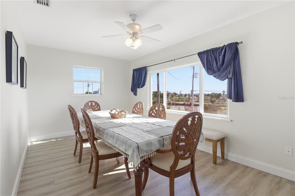 На продажу: $989,000 (3 спален, 3 ванн, 2044 Квадратных фут)