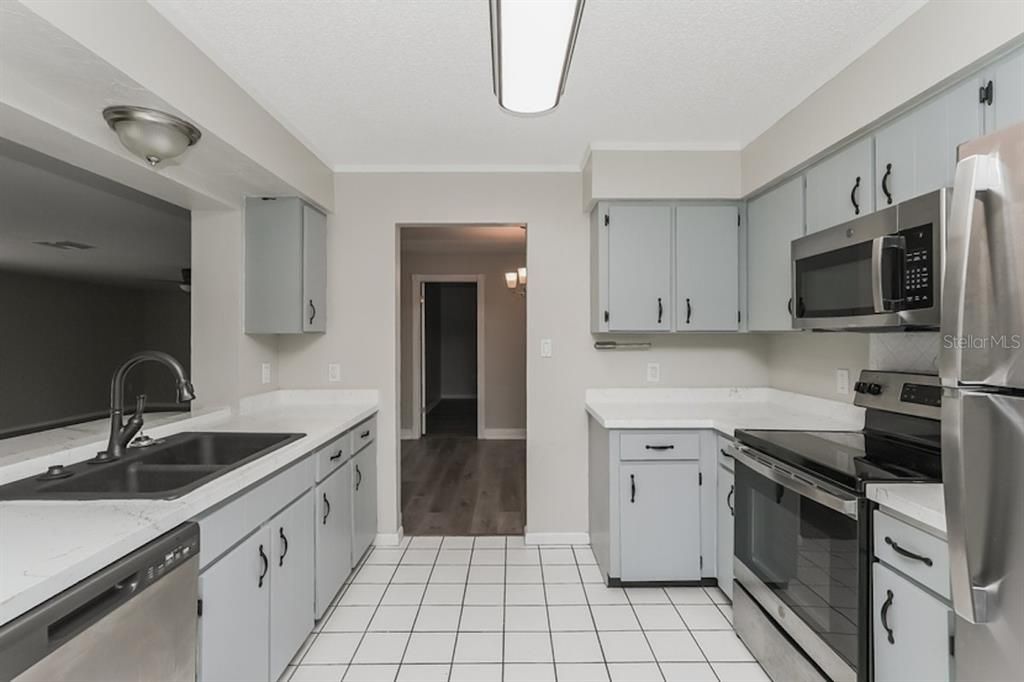 出租: $2,400 (3 贝兹, 2 浴室, 2254 平方英尺)