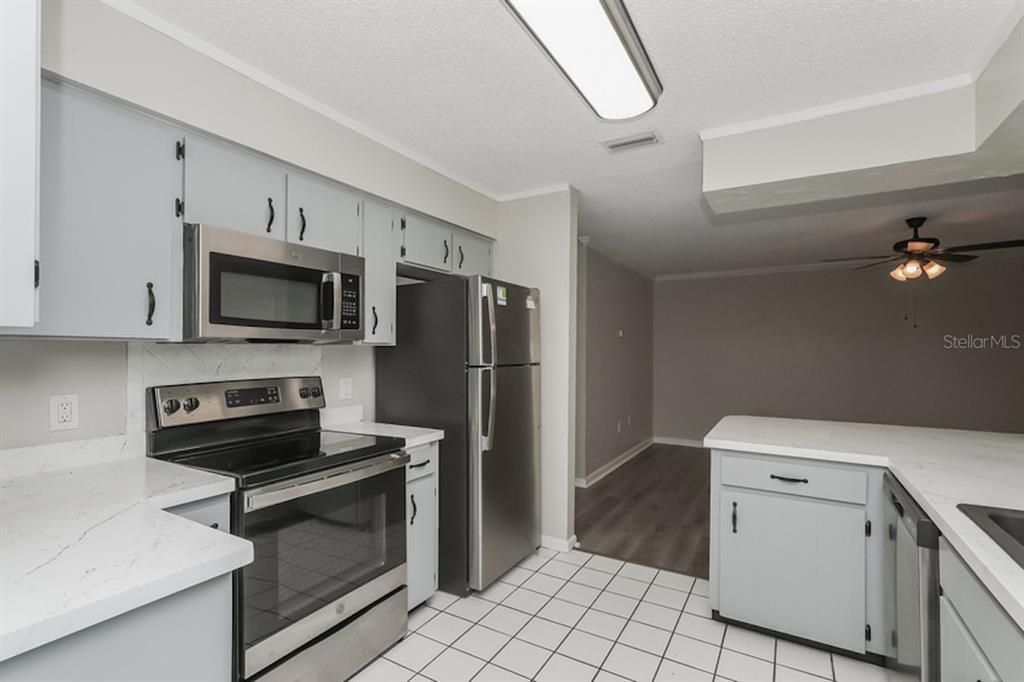 出租: $2,400 (3 贝兹, 2 浴室, 2254 平方英尺)