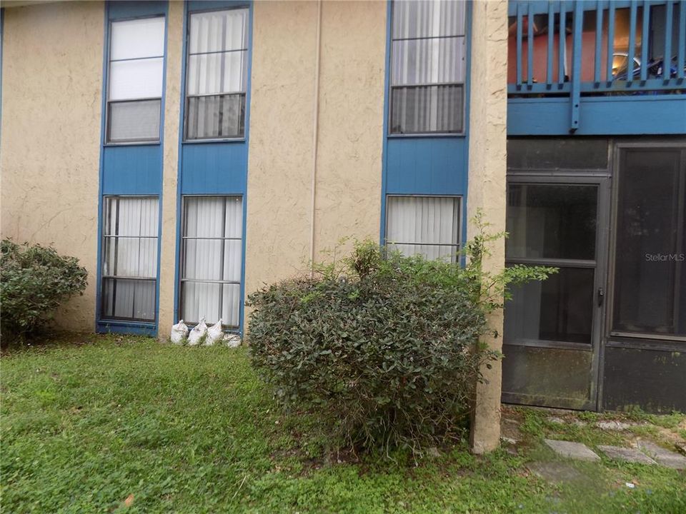 For Sale: $72,900 (1 beds, 1 baths, 876 Square Feet)