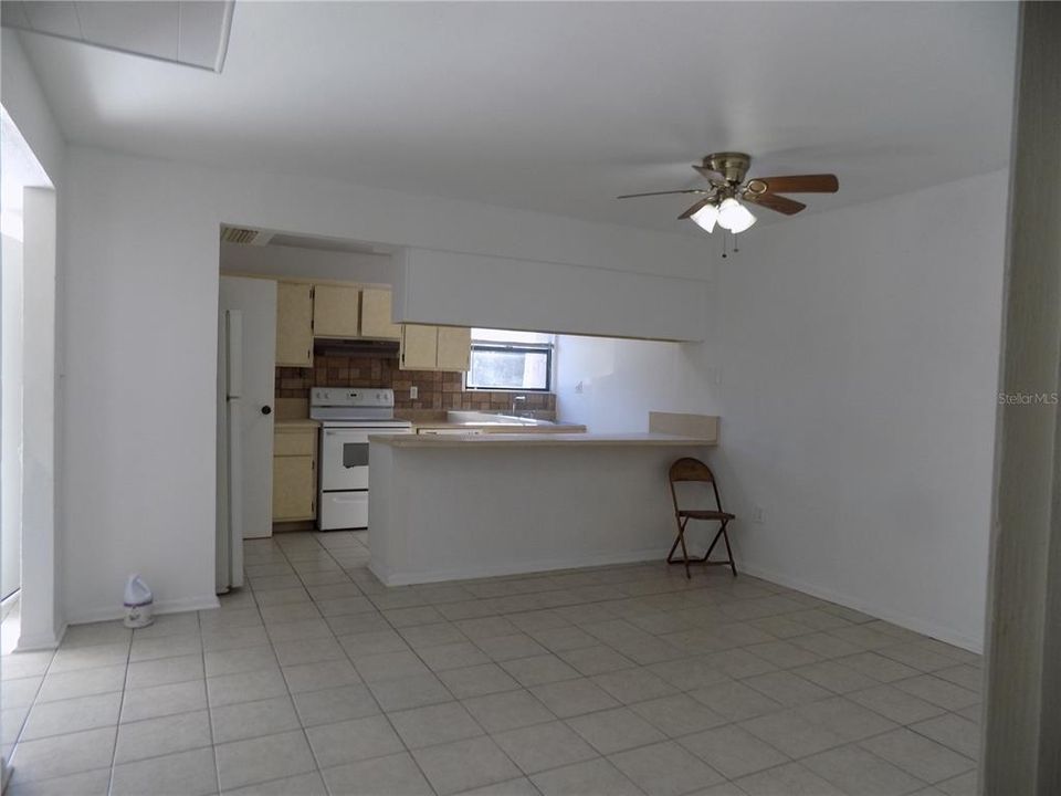 For Sale: $72,900 (1 beds, 1 baths, 876 Square Feet)