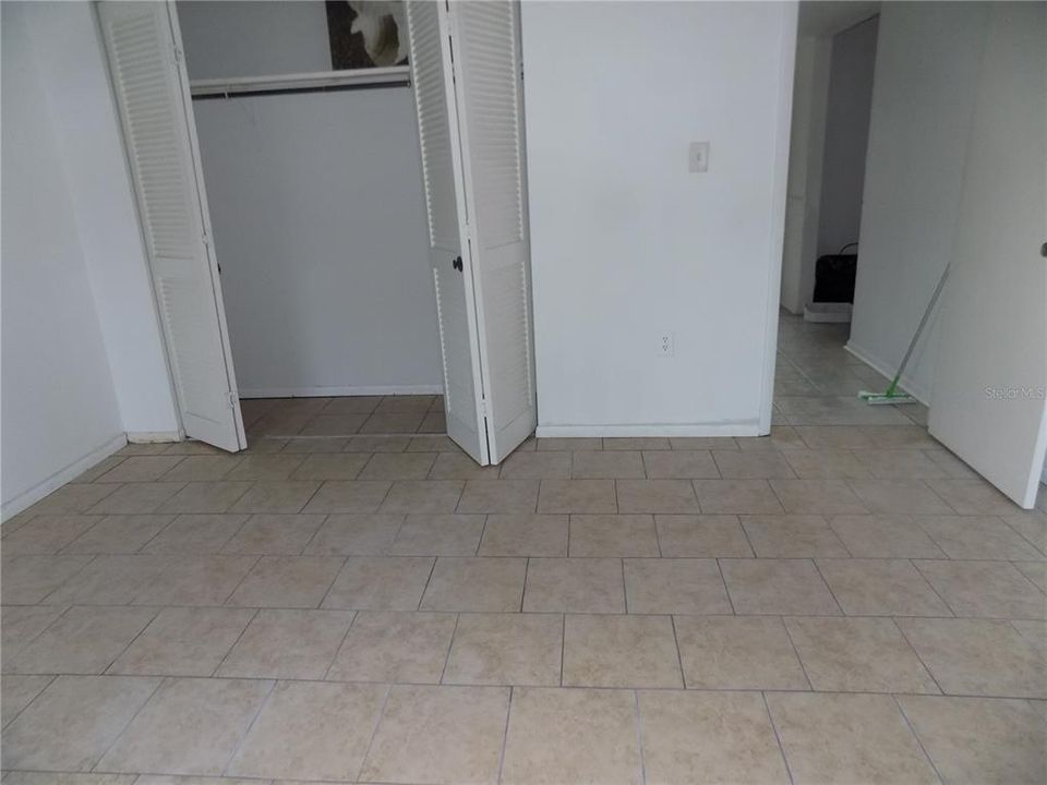 For Sale: $72,900 (1 beds, 1 baths, 876 Square Feet)